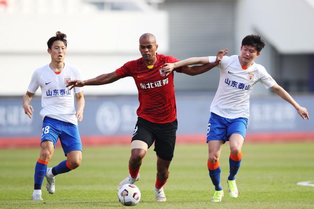 开云官网-中超亚冠两难 给中国足球支招!这样才是明智选择