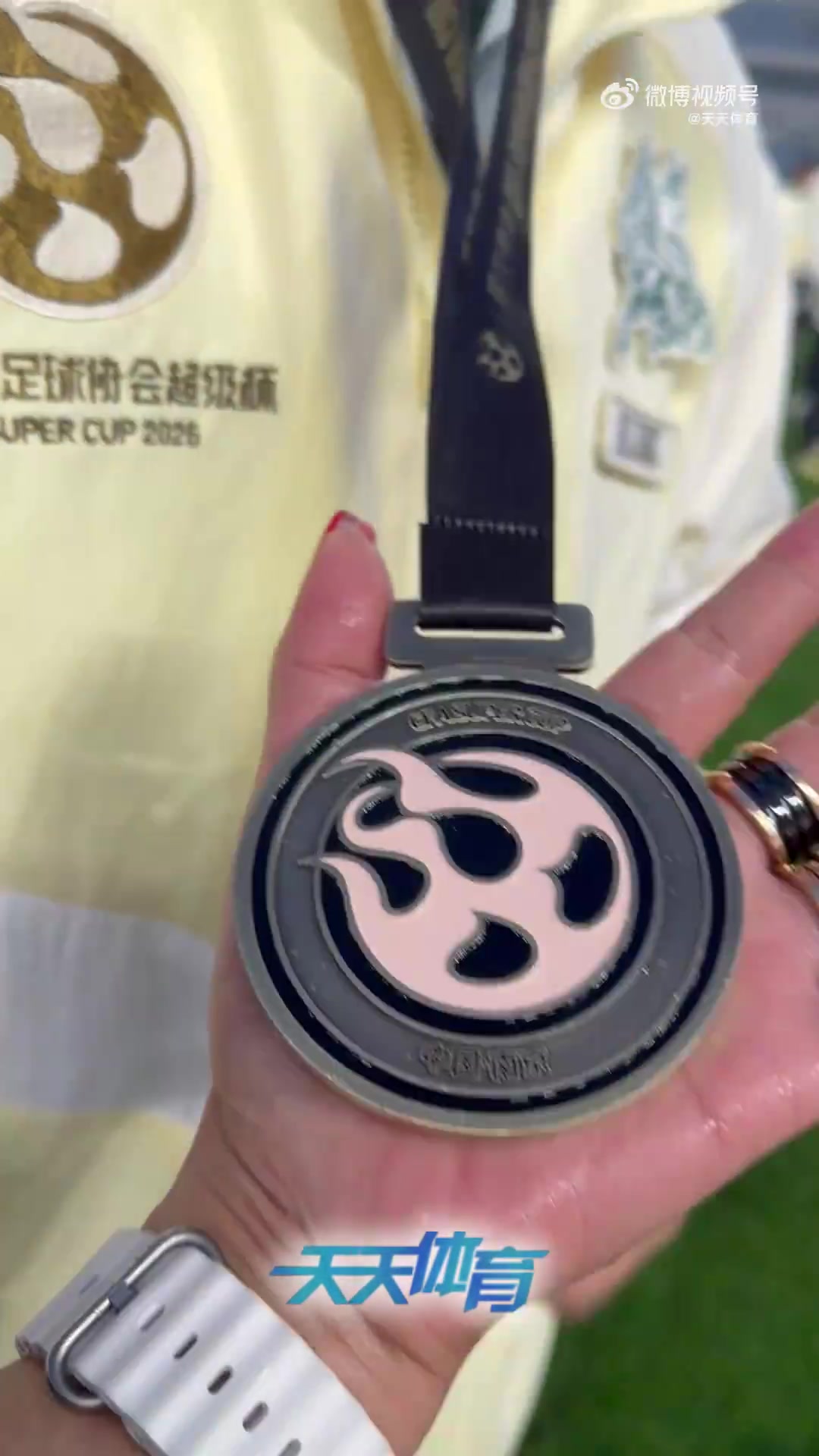 开云APP-超级杯夺冠赛后，张稀哲赛后：啤酒呢？这不得喷一下